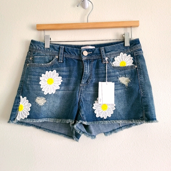 LC Lauren Conrad Pants - LC Lauren Conrad Embroidered Daisy Jean Shorts 6